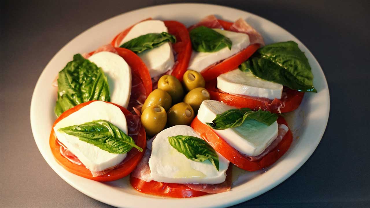 Latrovalis Caprese Salad