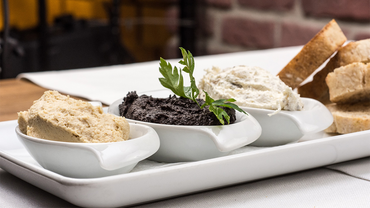 olive-paste-taramosalata-trio_in_img